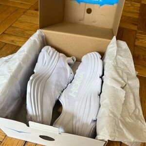 BRAND NEW WOMEN’s HOKA BONDI 8 WITH BOX
